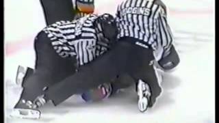 Hockeyfighters.cz  Nate Kiser vs Ben Eager.wmv