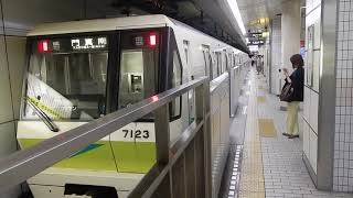 大阪メトロ長堀鶴見緑地線　京橋駅1番ホームに70系が到着&発車