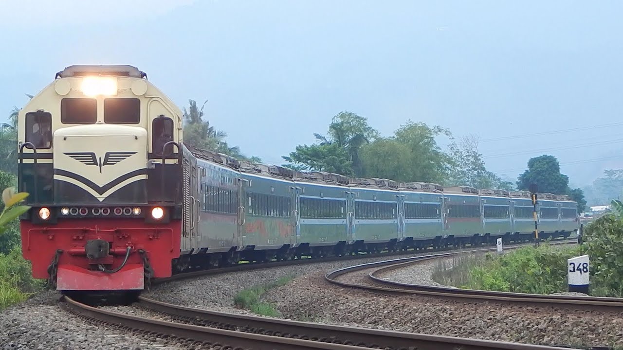 KERETA API SIANG‼️KERETA API FAJAR UTAMA SOLO PAKAI LOKOMOTIF VINTAGE MANTULLL