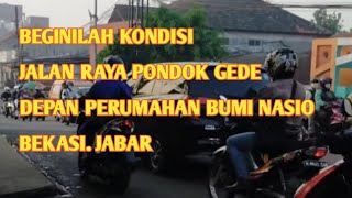 KONDISI JALAN PONDOK GEDE DI PAGI HARI DEPAN PERUM BUMI NASIO INDAH. BEKASI