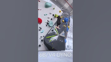 POWERFUL 6B/V4 DYNO 💪🏻 #shorts #bouldering II Monk Rotterdam