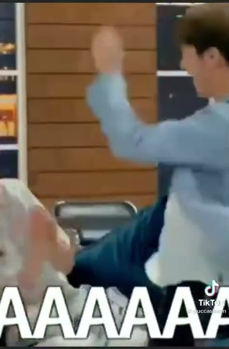 Mark laughing habits #marklee #nct #kpop