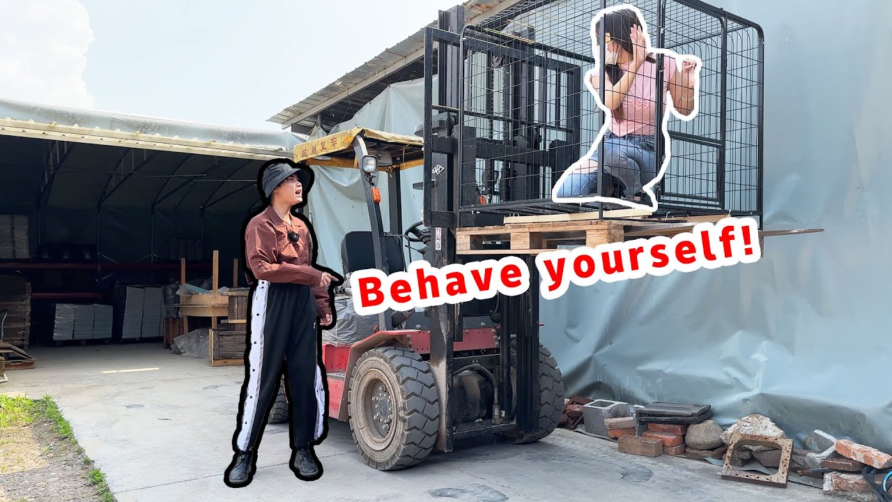 女友被困十米高的铁笼子，仅用一个鞋垫，成功脱身！