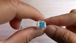 Brinco de bolsinha feito com cristais azuis