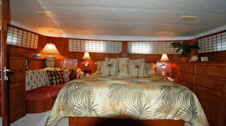 Lucky Me - 60' 1988 Hatteras Honey Teak Classic Mo...