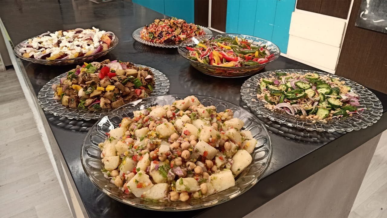 سنة أولى طبخ مع الشيف سارة عبد السلام | حلقة خاصة عن طريقة عمل سلطات بدون طماطم