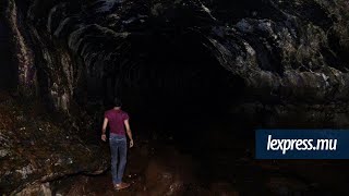 Metro Express À Lintérieur Du Gros Trou