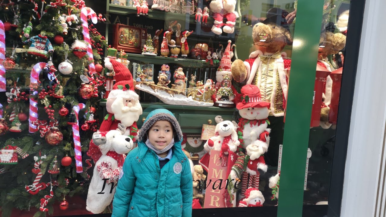 christmas around the corner|zyrllebryx