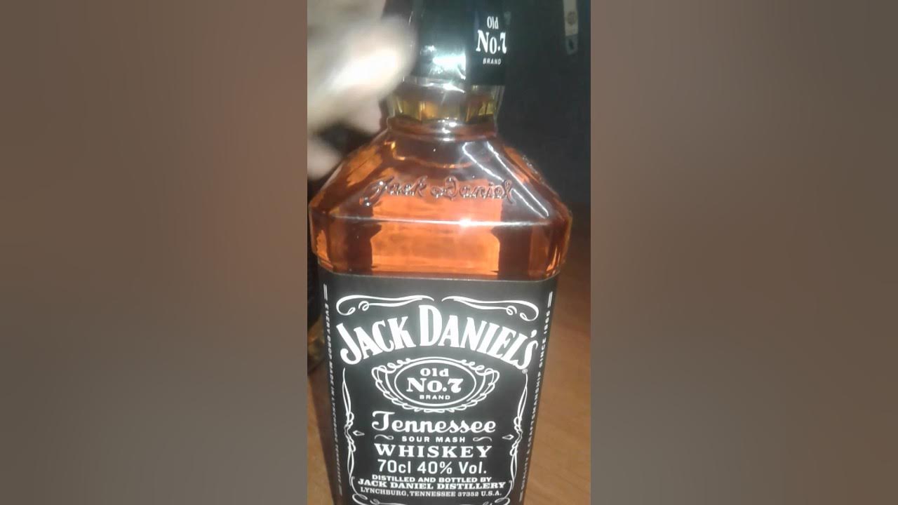Как отличить джек. Джек Дэниэлс виски паленый и оригинал. Джек Дэниэлс отличить подделку. Оригинальная бутылка Джек Дэниэлс.