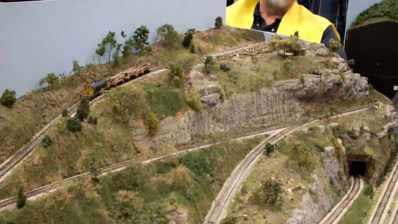 N scale switch back laout - YouTube