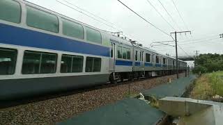 ●題名欄【AT出場配給】雨の中、EF81形+E531系の配給列車が上りました