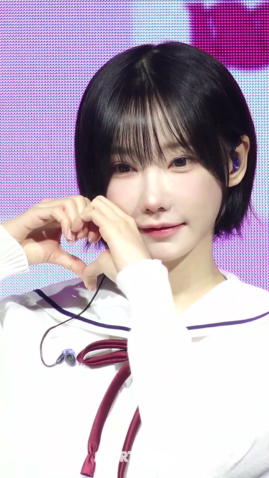 마젠타, QWER 베이스 담당 'W'