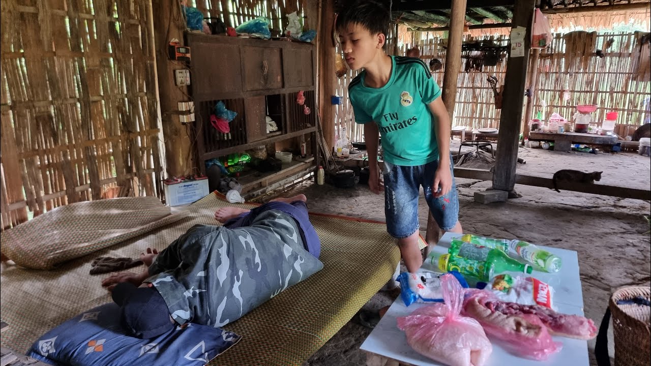 Nam's chopping banana trees to feed the ducks - Buying food to go home to visit his stepfather