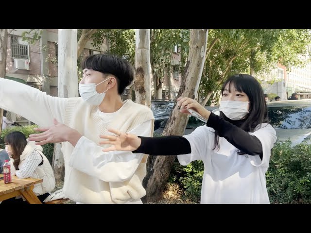 小蔡 - 本身在學校的實習電台實習的過程中接觸了影片企劃、拍攝、剪輯後期製作的工作。這幾影片是大學校慶拍攝的類似街訪的影片