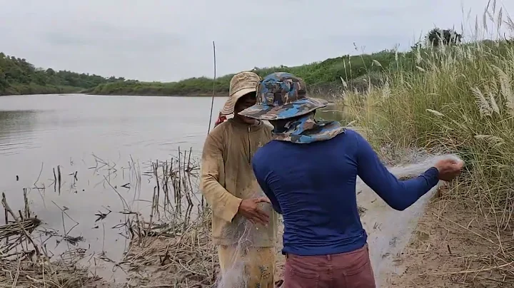 Man Fishing Alone out in the Atlantic - TINY BOAT FISHING | FULL DOCUMENTARY , March 17, 2022