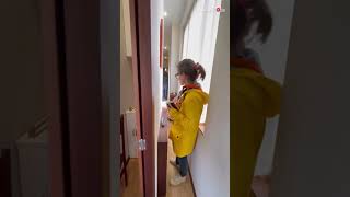 Artists creates an extremely narrow house