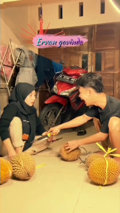 PERTAMA KALI BUKA DURIAN SI ALDI - HAMPIR KENA DURIAN SI TETEH 😂😂