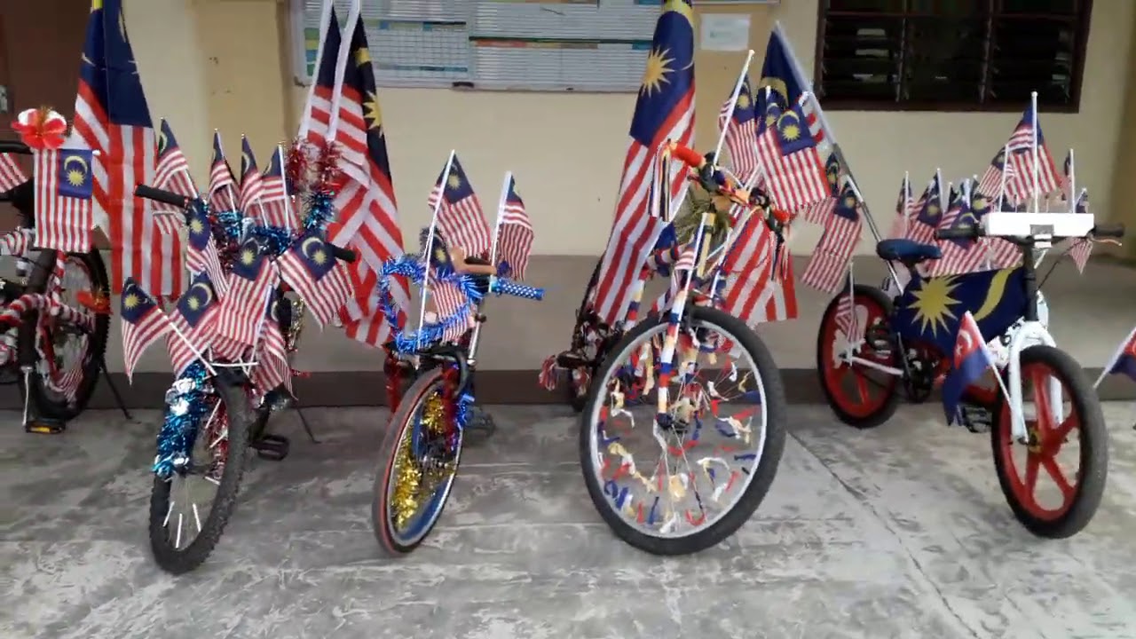 Basikal Berhias Dengan Bendera Malaysia