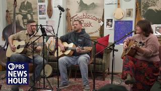 People in recovery find a fresh start by crafting Troublesome Creek instruments
People in recovery find a fresh start by crafting Troublesome Creek instruments People in recovery find a fresh start by crafting Troublesome Creek instruments