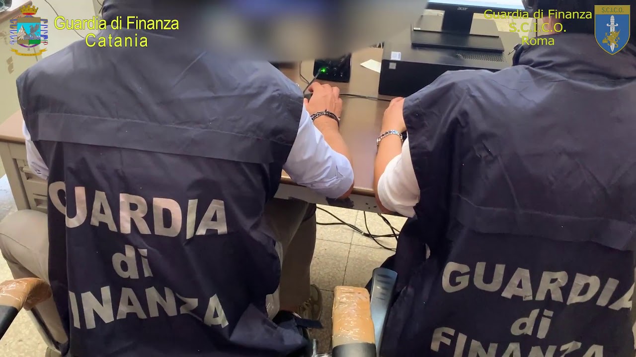 Catania Arrestati 18 esponenti dei clan “Laudani” e “Santapaola” - YouTube