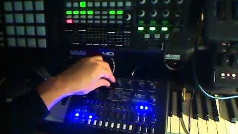 ModeMachines x0xb0x (xoxbox / socksbox / TB-303 clone) seamless integration