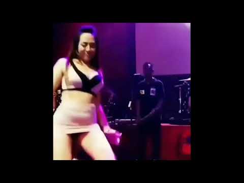 Dangdut hot !!  Goyangan hot Nia Jovanka