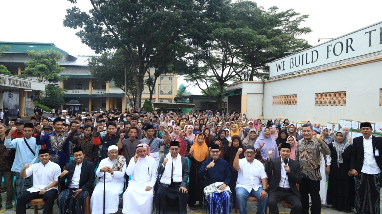 Lazis Tazakka Gandeng Liga Muslim Dunia dan DPRD Jateng Salurkan Ribuan Sembako