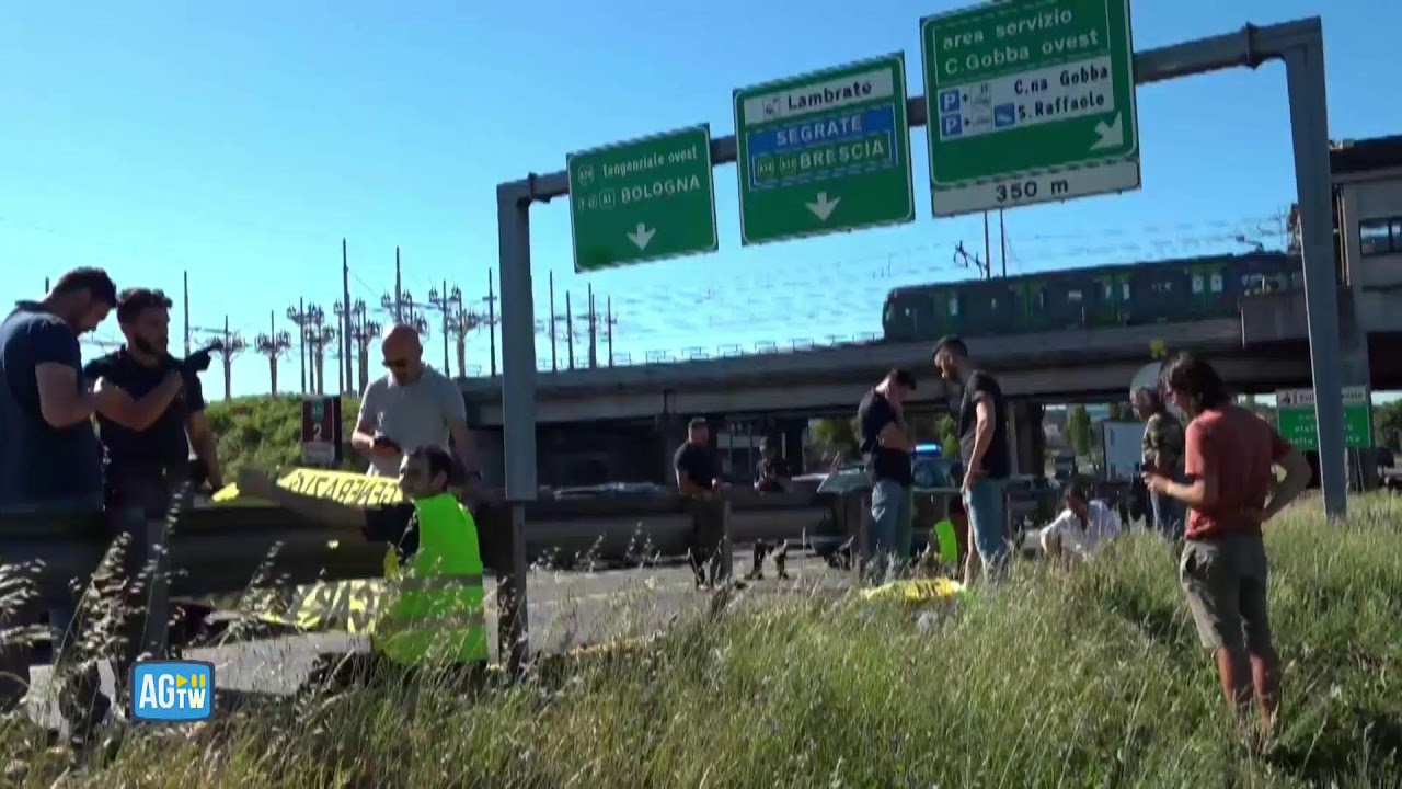 Milano, gli attivisti di 