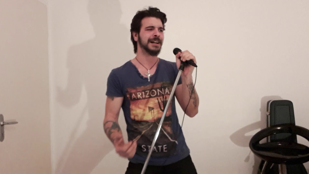 Johnny Hallyday Je Ne Suis Qu Un Homme Johnny Hallyday Je ne suis qu'un homme par Jp - YouTube