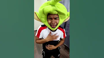 EL POLLITO Shorts 