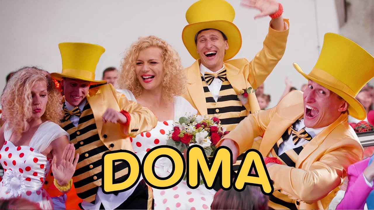 Smejko a Tanculienka - Doma