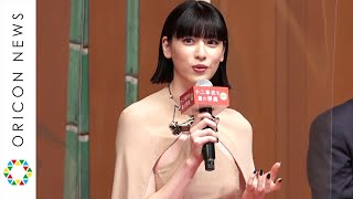 三吉彩花、黒木瞳から長時間の熱血指導「女優魂を感じた」　黒木監督の大絶賛に照れ笑い　映画『十二単衣を着た悪魔』完成報告会