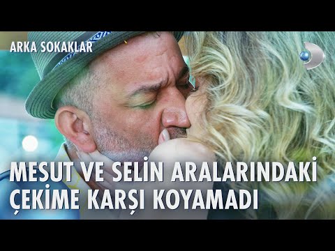 Selin, Mesut'un dudaklarına yapıştı! 💕 | Arka Sokaklar 677. Bölüm