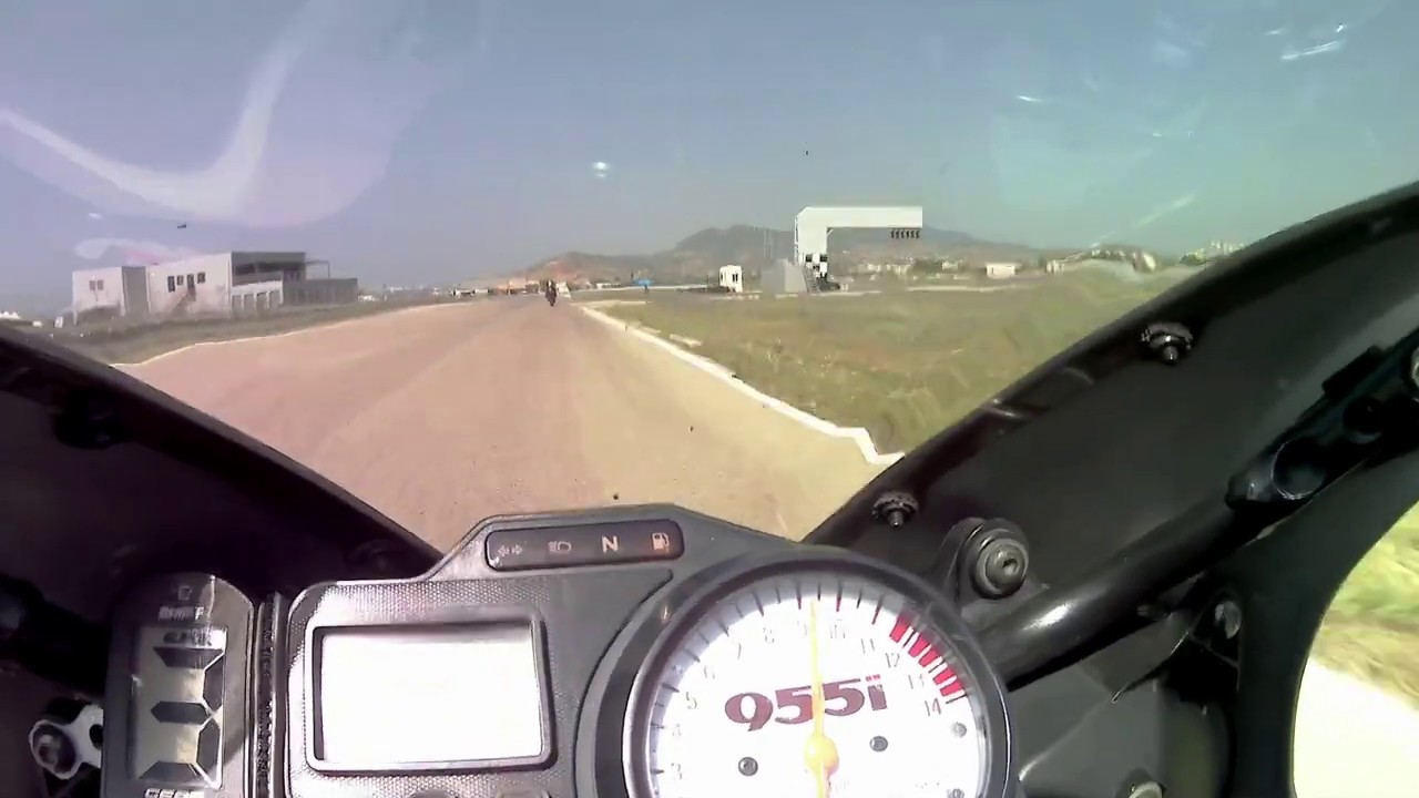 Triumph Daytona 955i chase GSXR 1000 K6 at Athens Megara racetrack