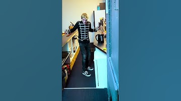 How to mess with an elder emo #emo #poppunk #alttiktok #alternativetiktok via uprawr tiktok