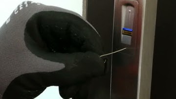 Changing the ARTE fingerprint scanner on the Pirnar handle (part 1)