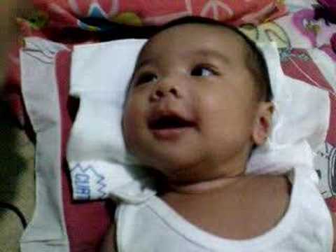 8 weeks old baby talking - Erin Leoj