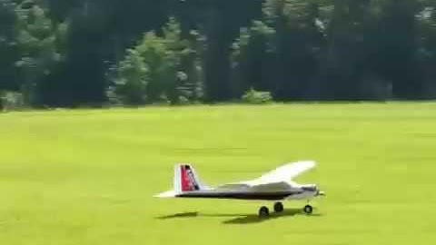 SIG Kadet LT-40 ARF | Model Aviation Video 4