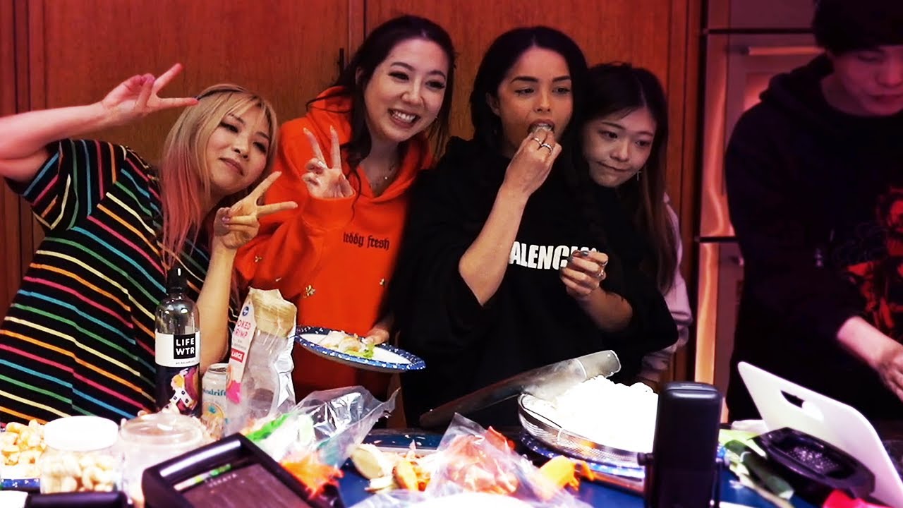 готовим вместе с соседями! футов Валькиры, Фусли, Сиккуно, Ккатамина