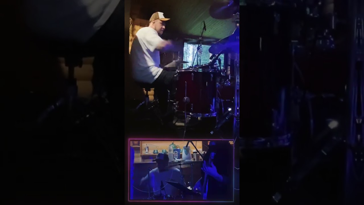 🎵 Звери - Районы-кварталы. На корпоративе своей компании 🤘🏻🔥#drum #cover #coverband  #shorts