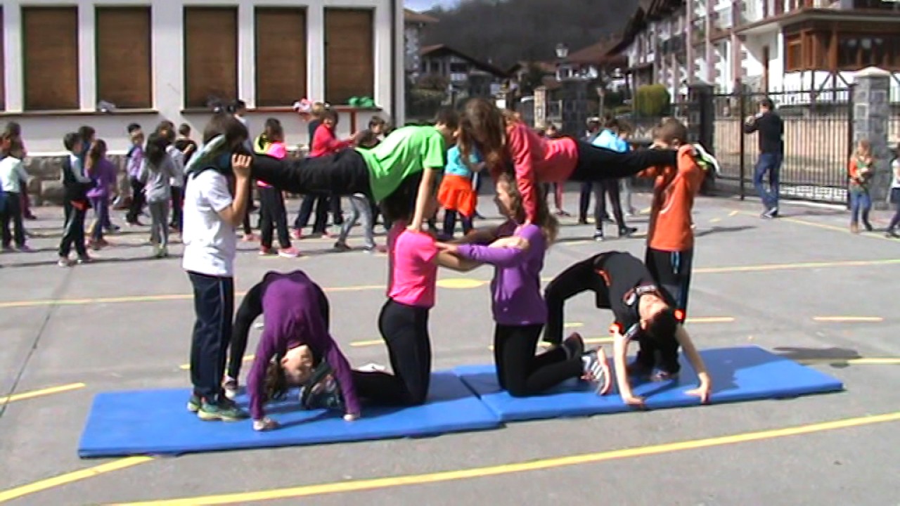 Baztan Ikastolako ZiRkOrRiKaKo koreografia AkRoBaTikOaaaaaA!