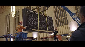 30th Street Station Solari Board: Departed 2019