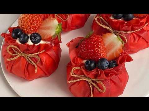 RED VELVET pancakes 🍓 The most delicate KNOTS with cream and berries!