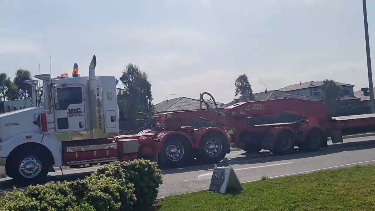 Aussie Trucking Low Loaders In Action 