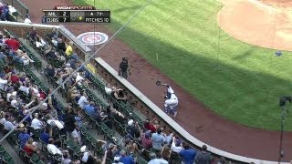 MIL@CHC: Castillo makes a nice grab in foul ground