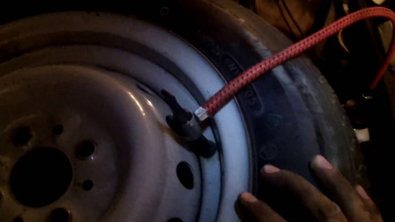 Прокачка тормозов одному - необходимый навык в полевых условиях - YouTube