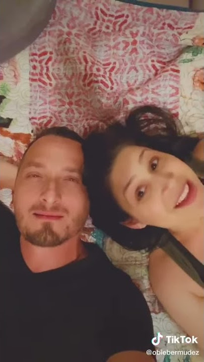 Jennifer peña y obie Bermúdez cantando