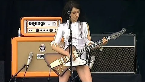 PJ Harvey - Dress - HD Live (V Festival 2003)