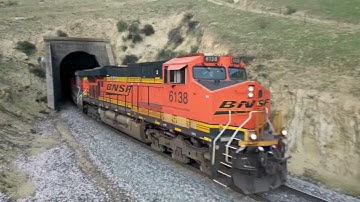 Trains from Caliente to Tehachapi [4K] 60fps