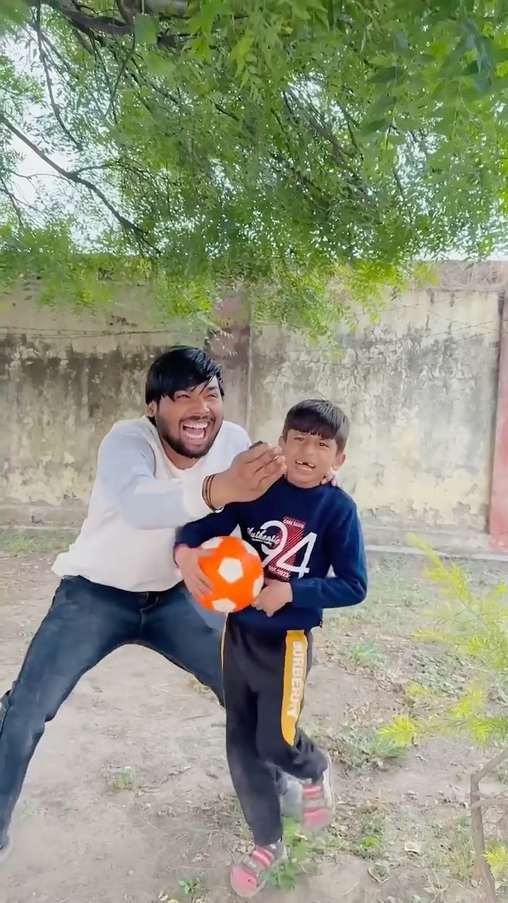 Puru ne Road par magic se kiya sabko Fridge #comedy #funny #youtubeshorts #shorts #shortfeed